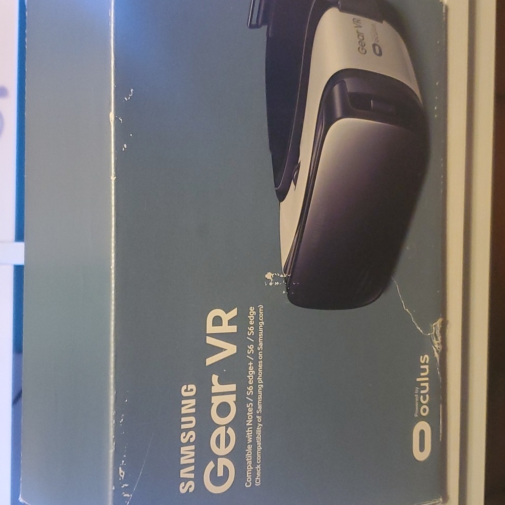 SAMSUNG Gear VR by oculus.